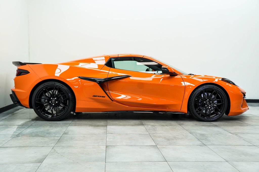 Used 2024 Chevrolet Corvette Z06 RWD image 7