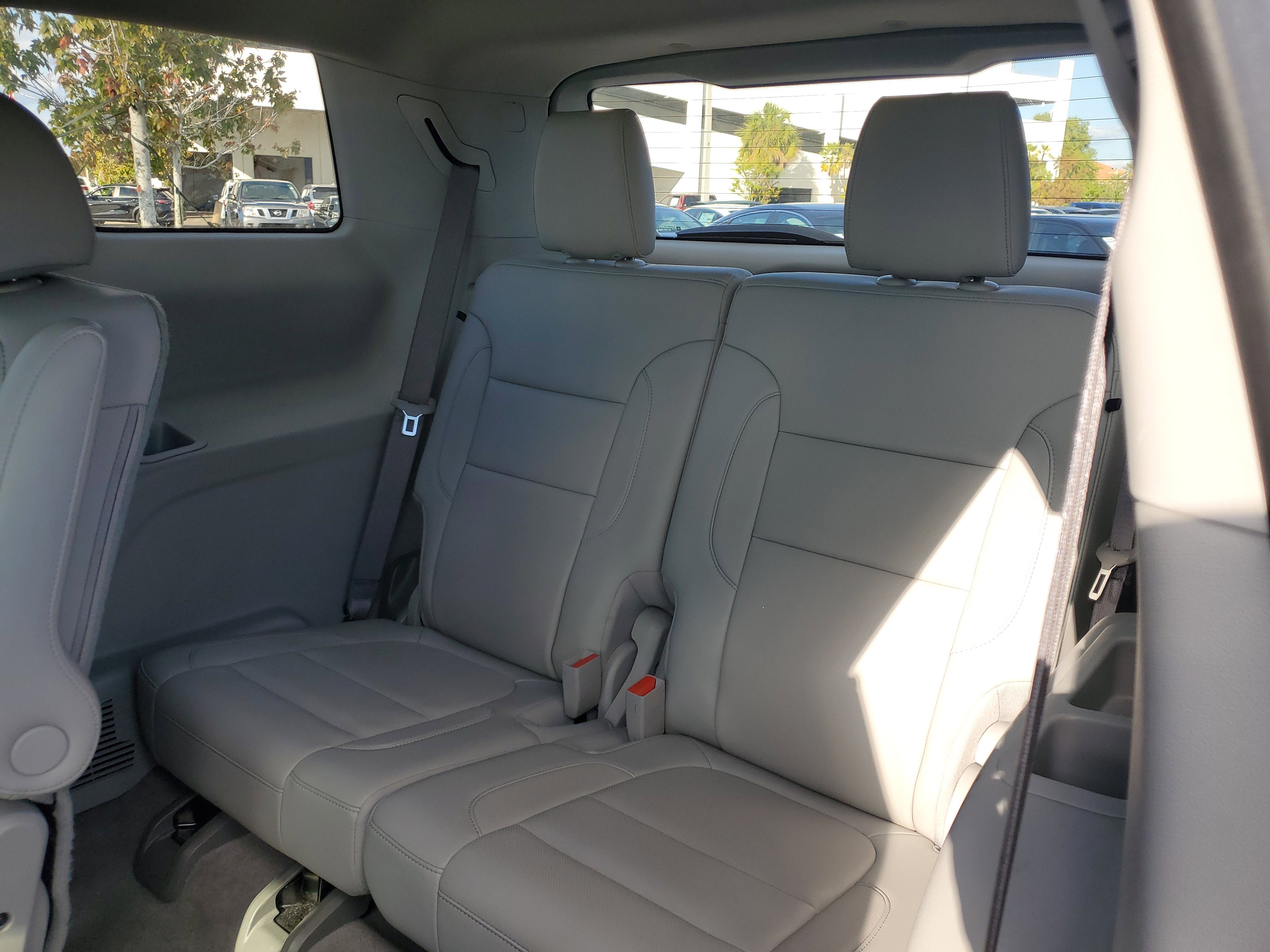 Used 2020 GMC Acadia SLT w/ Driver Alert Package II image 15