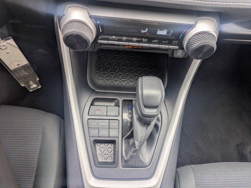 Used 2024 Toyota RAV4 LE AWD/4WD image 20