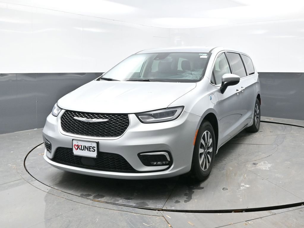 Used 2023 Chrysler Pacifica Touring-L image 7