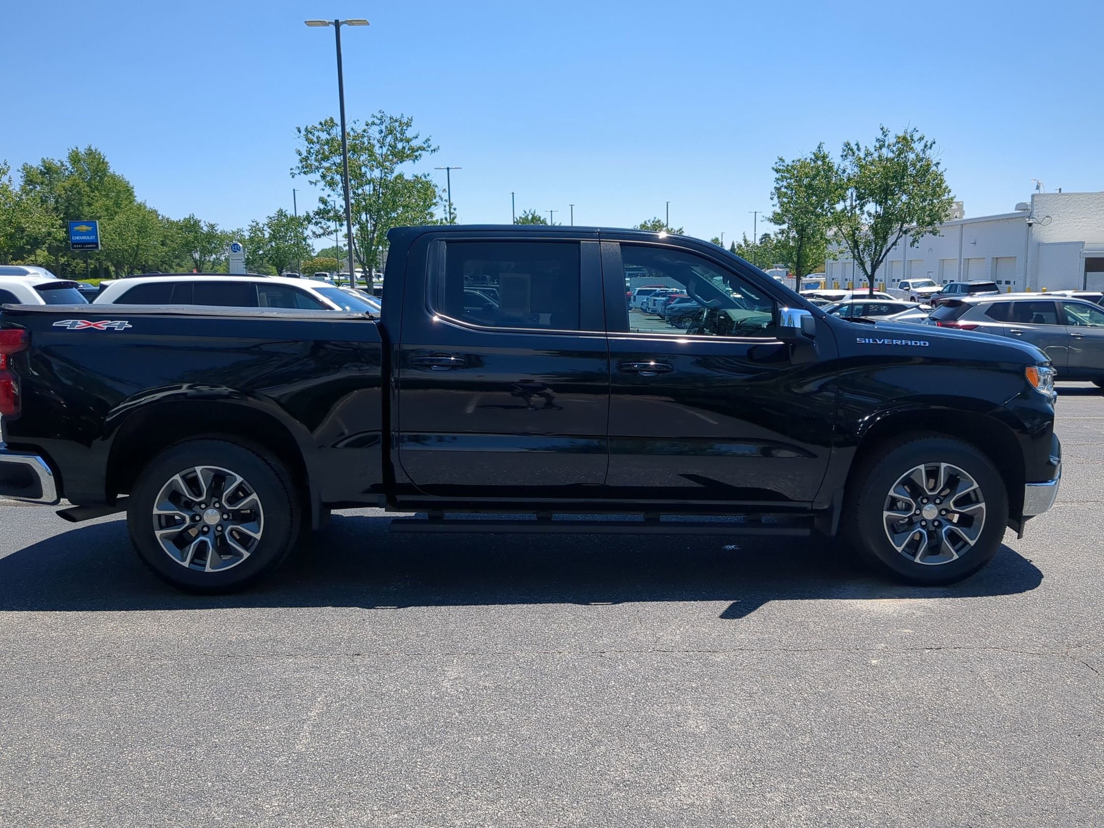 Used 2023 Chevrolet Silverado 1500 LT AWD/4WD image 11
