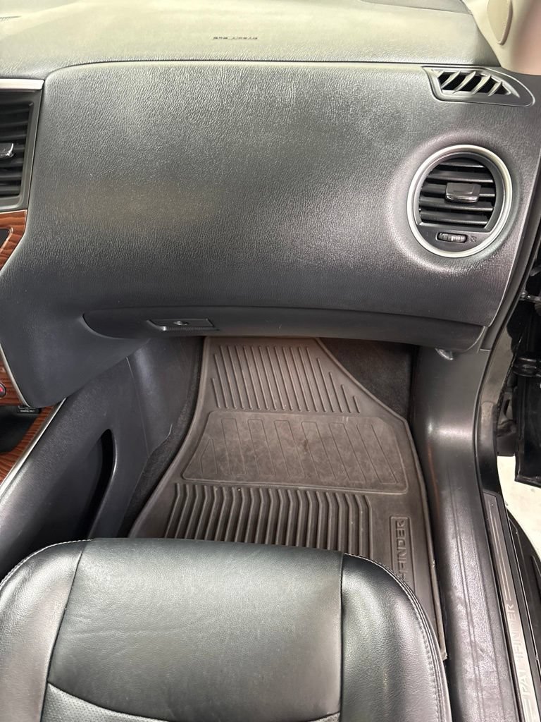 Used 2020 Nissan Pathfinder Platinum AWD/4WD image 29