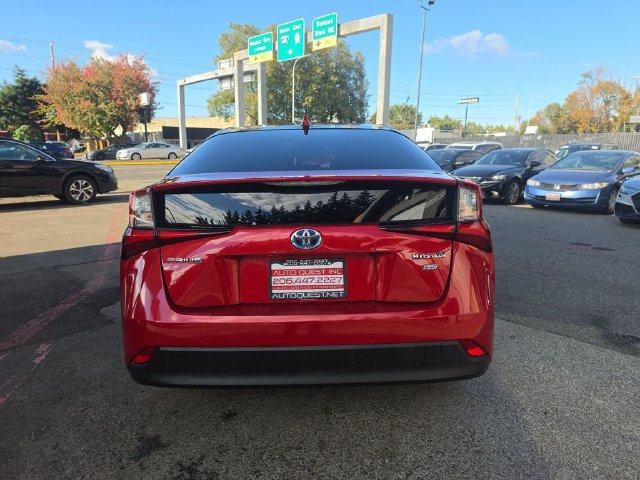 Used 2020 Toyota Prius L Eco w/ Carpet Mat Package FWD image 22