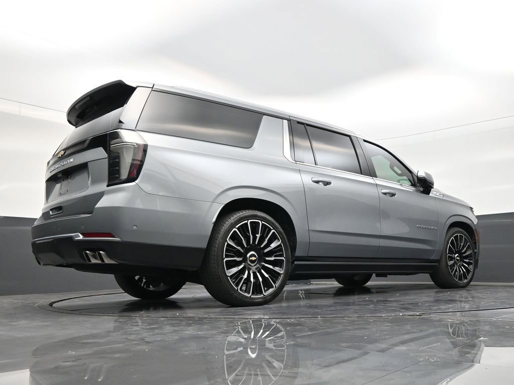 Used 2025 Chevrolet Suburban High Country AWD/4WD image 24