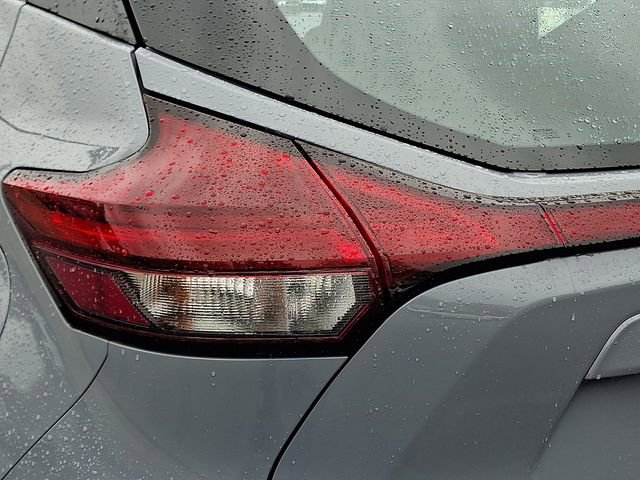 Used 2023 Nissan Kicks SV FWD image 13