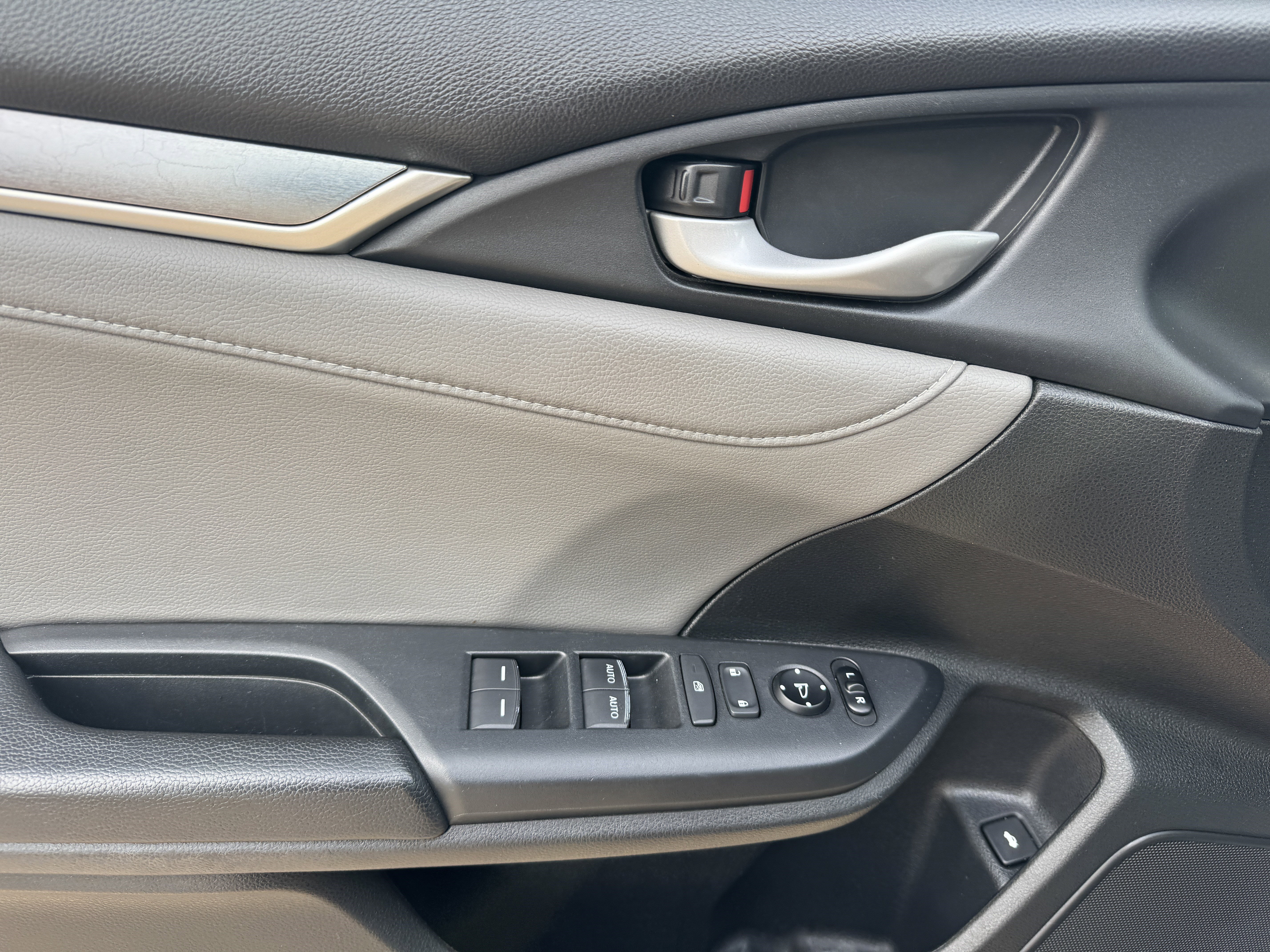 Used 2017 Honda Civic EX-L image 9