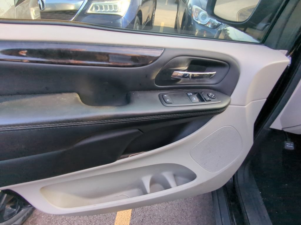 Used 2017 Dodge Grand Caravan SE FWD image 8