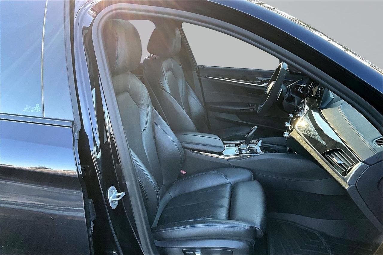 Used 2018 BMW 540i xDrive 540i xDrive w/ M Sport Package image 29