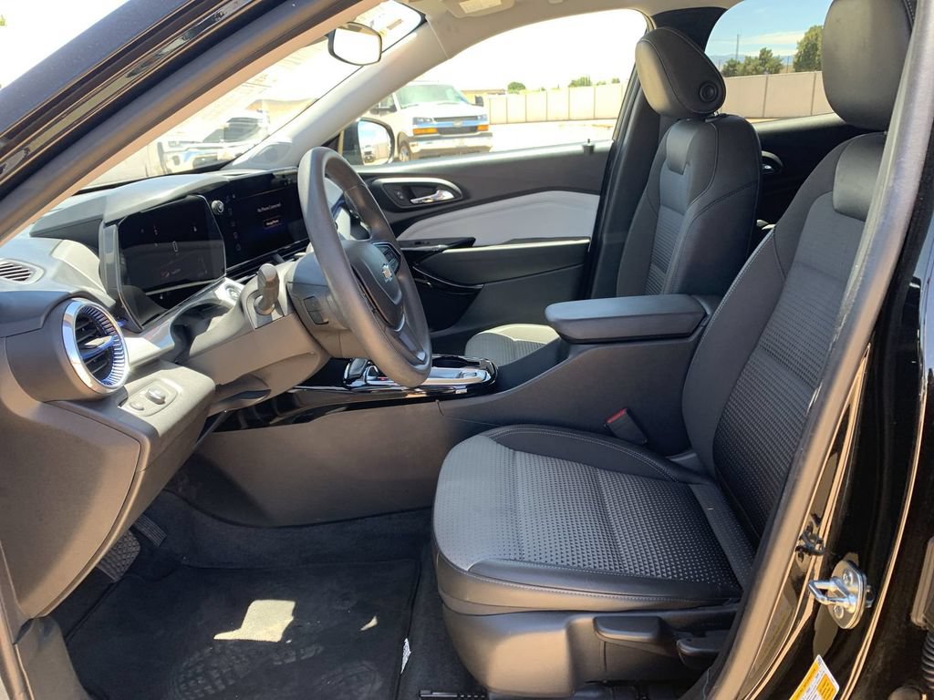 Certified 2024 Chevrolet Trax LT FWD image 17