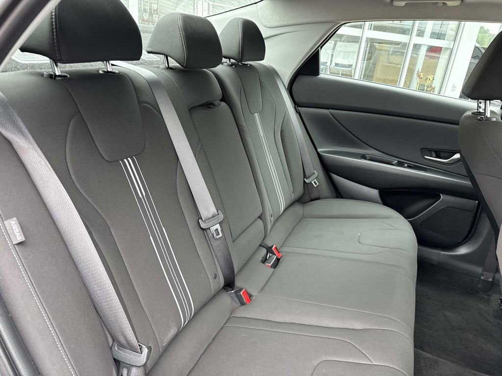 Used 2025 Hyundai Elantra SEL FWD image 10