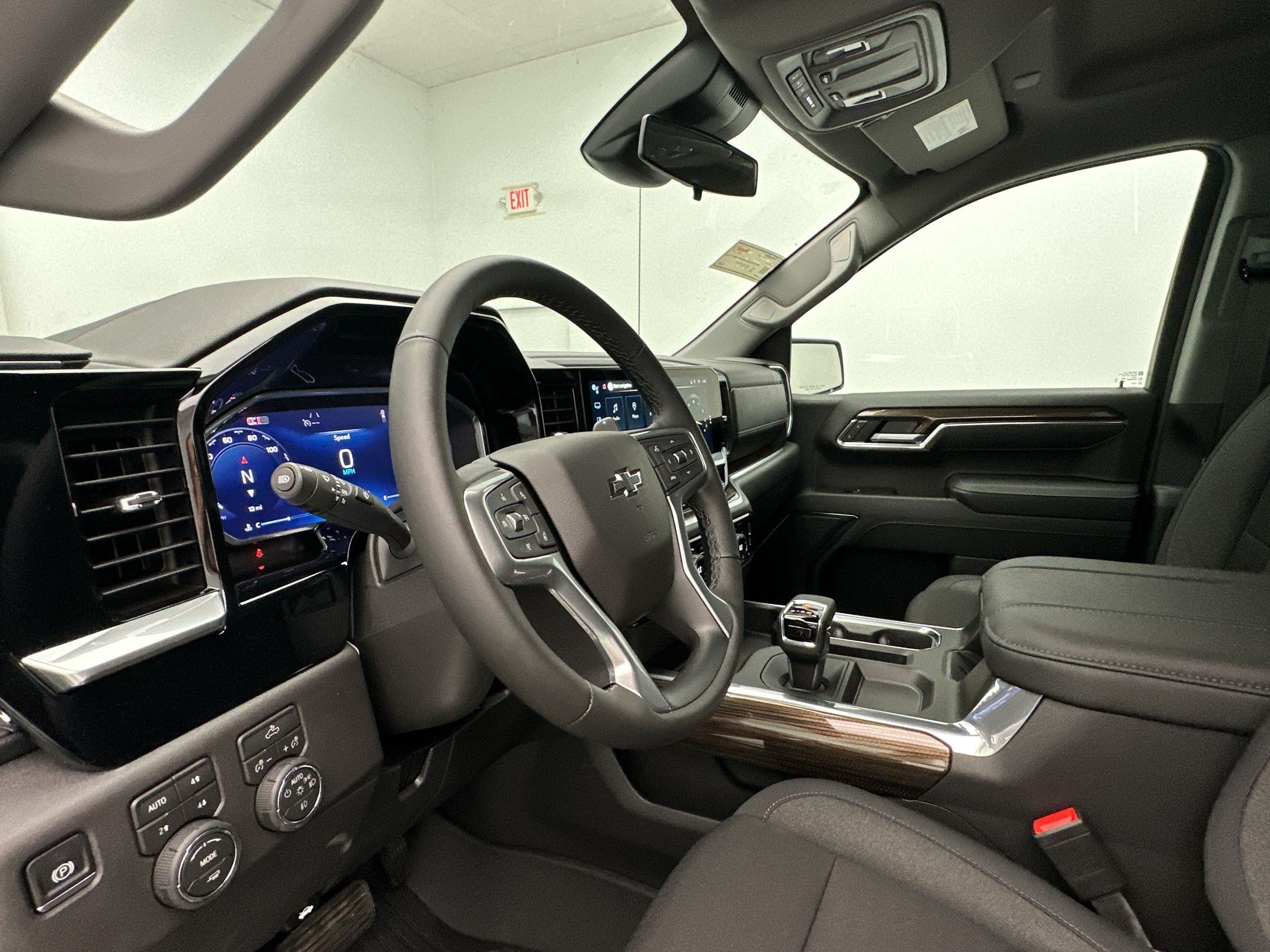 New 2026 Chevrolet Silverado 1500 LT Trail Boss w/ LPO, Dark Essentials Package AWD/4WD image 4