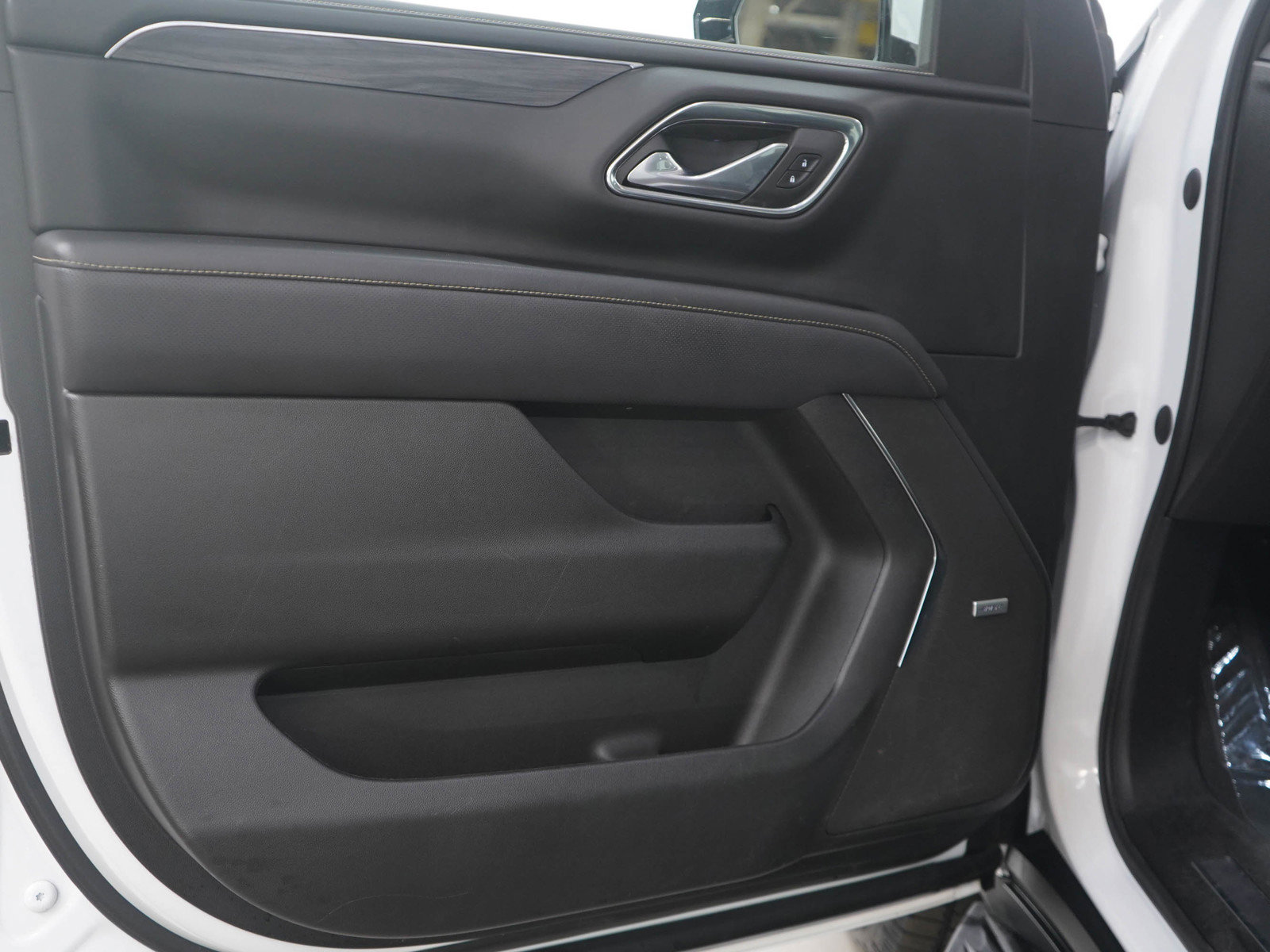 Used 2023 GMC Yukon SLT w/ SLT Luxury Package image 22