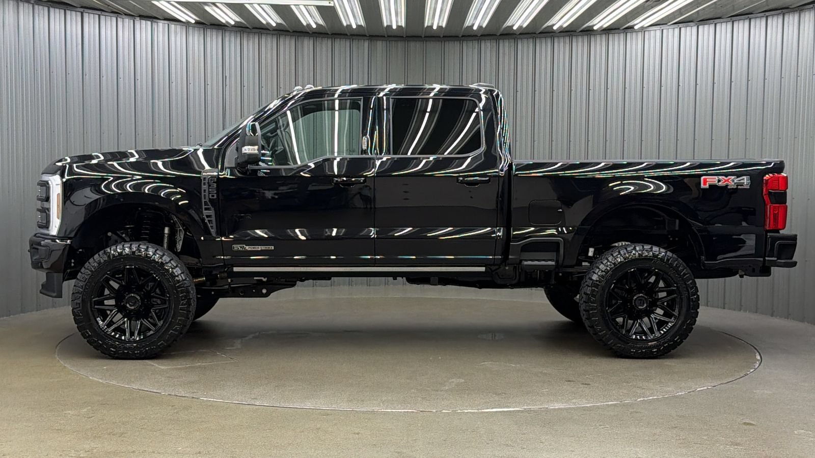 Used 2026 Ford F350 Platinum w/ FX4 Off-Road Package AWD/4WD image 2