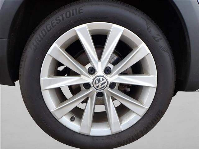 Used 2018 Volkswagen Golf SE image 7