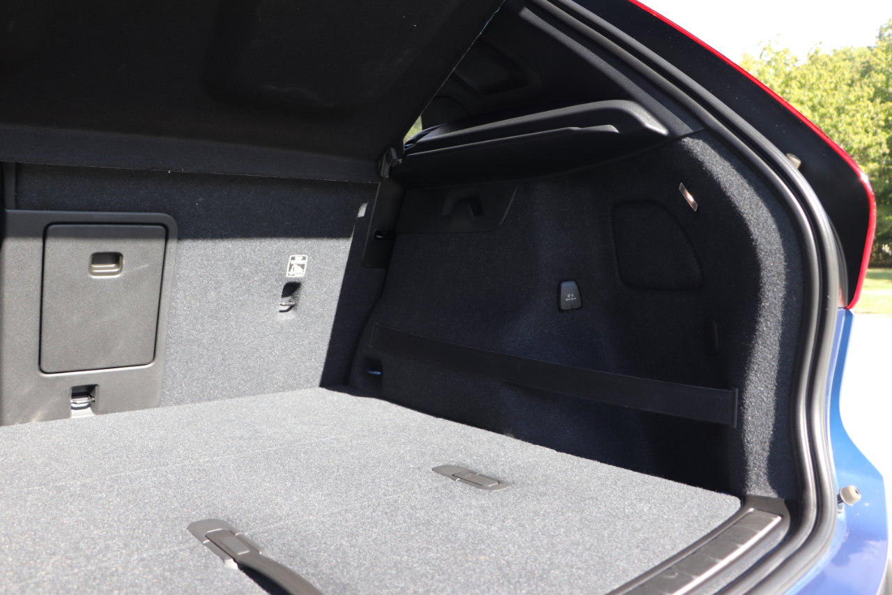 Used 2020 Volvo XC40 T5 R-Design image 7