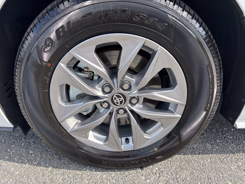 Used 2026 Toyota Sienna XLE FWD image 49