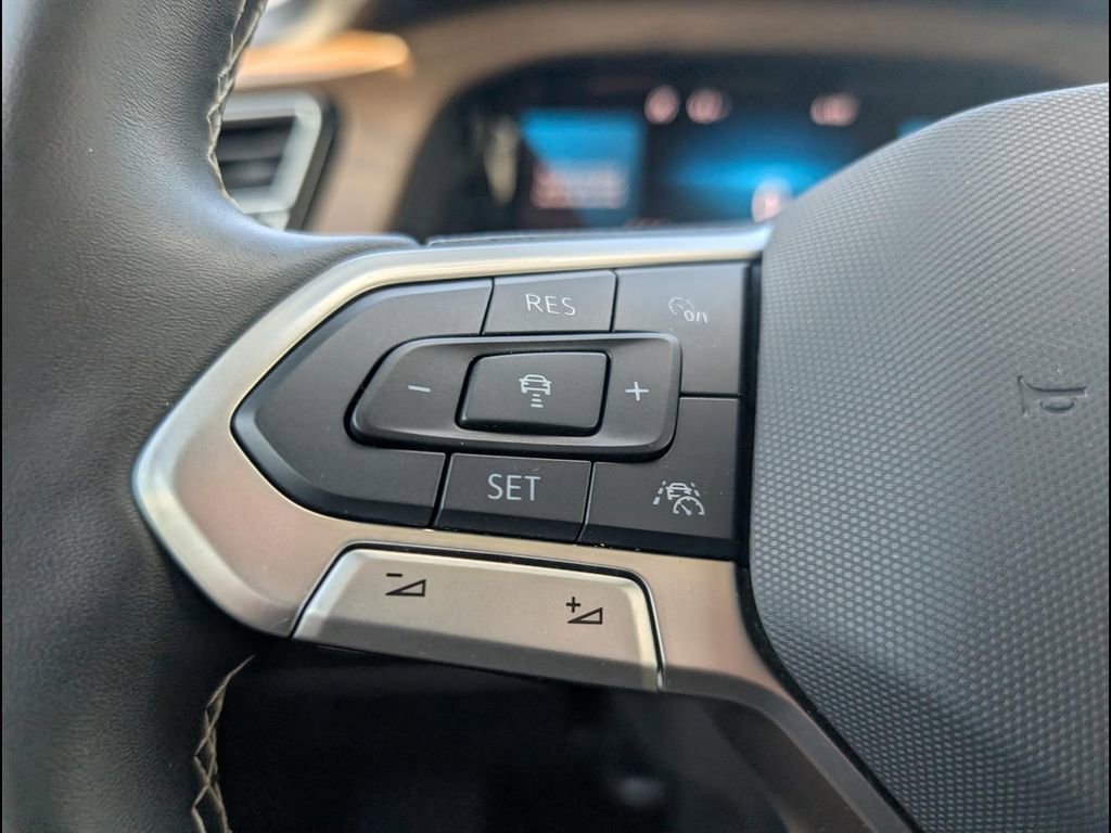 Used 2024 Volkswagen Atlas SE w/ Panoramic Sunroof Package FWD image 13