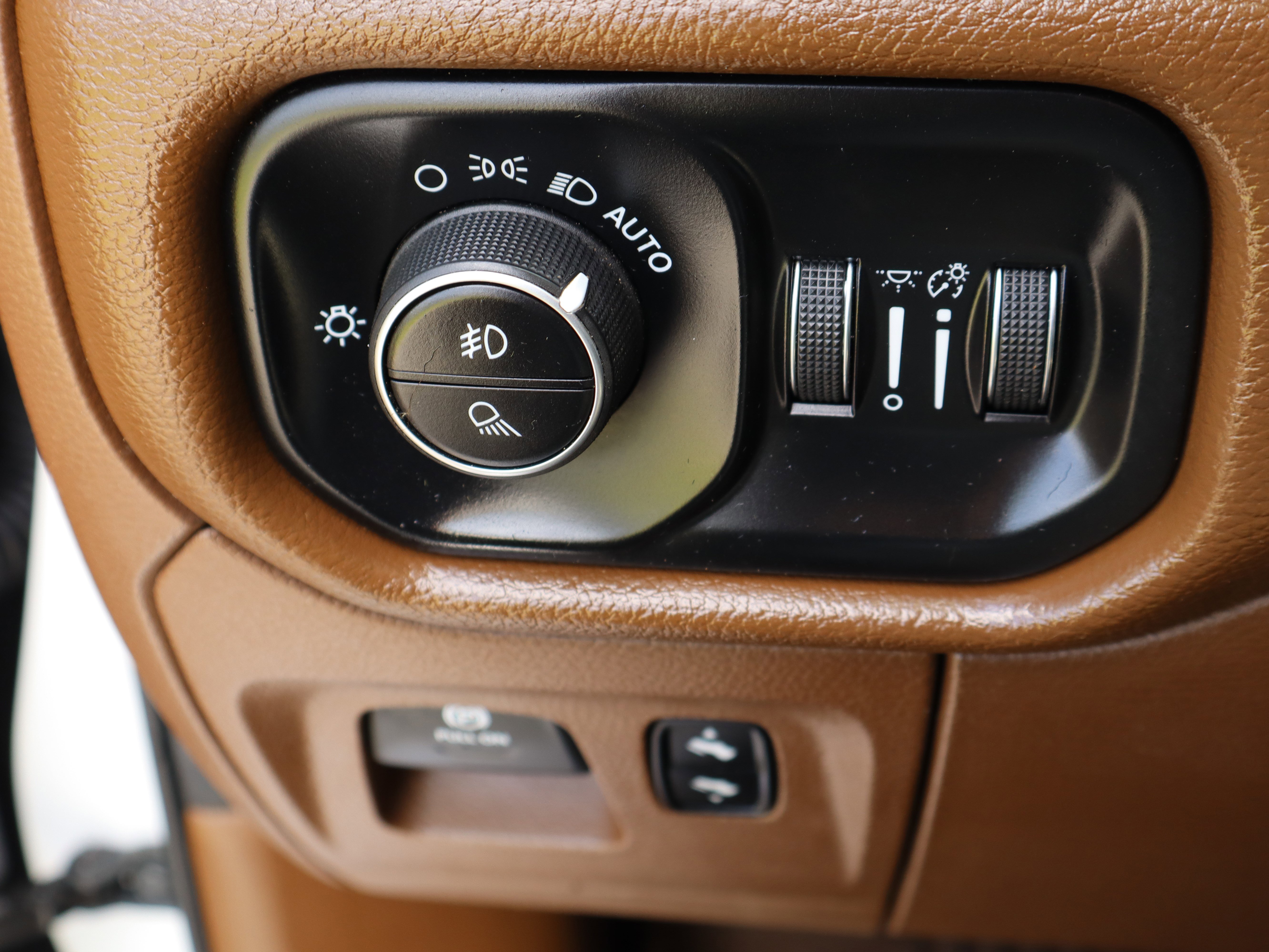 Used 2020 RAM 1500 Laramie AWD/4WD image 40