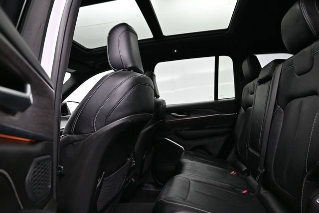 Used 2023 Jeep Grand Cherokee Overland AWD/4WD image 28