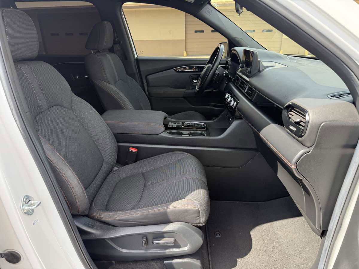 Used 2024 Honda Pilot Sport image 17