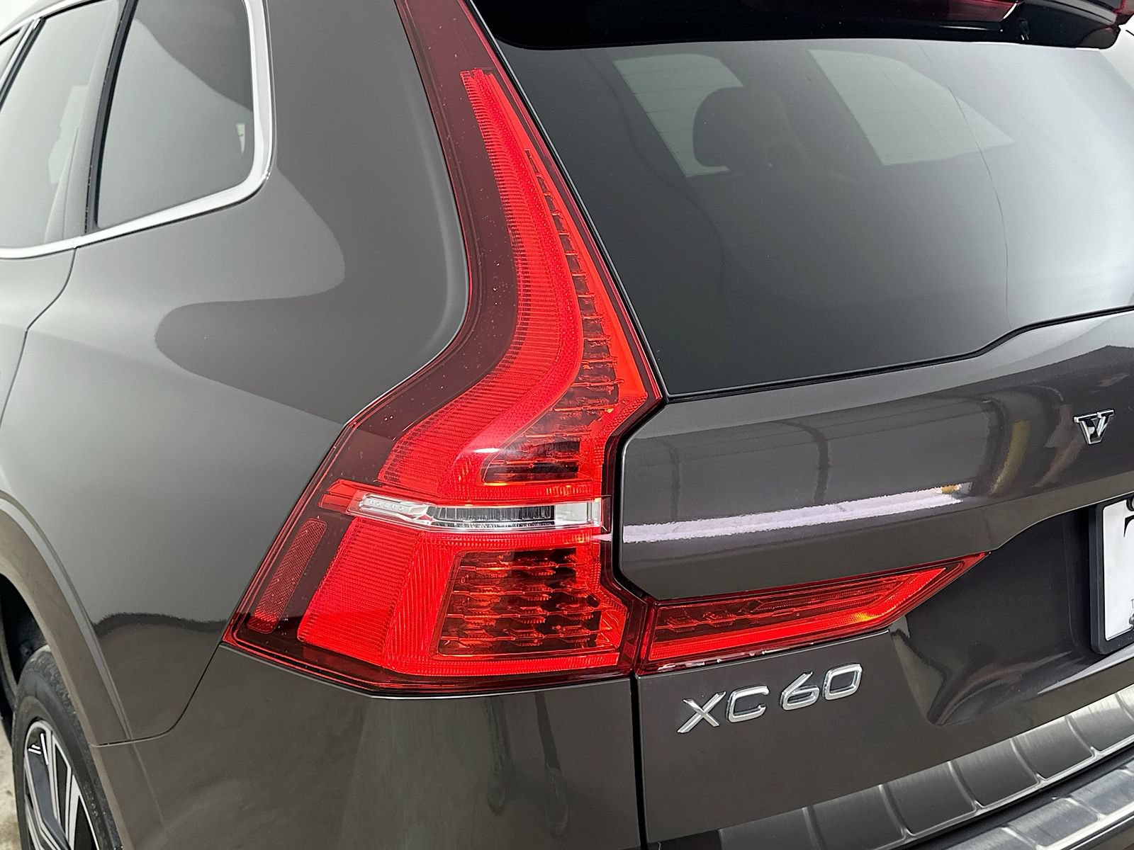 Used 2023 Volvo XC60 B5 Plus AWD/4WD image 12