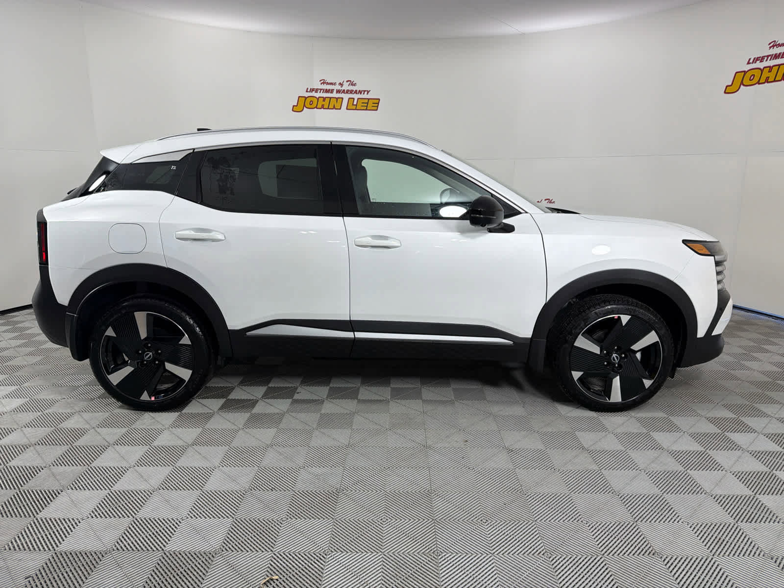 New 2026 Nissan Kicks SR image 8