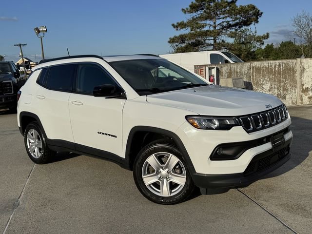 Used 2022 Jeep Compass Latitude w/ Sun and Sound Group AWD/4WD image 1