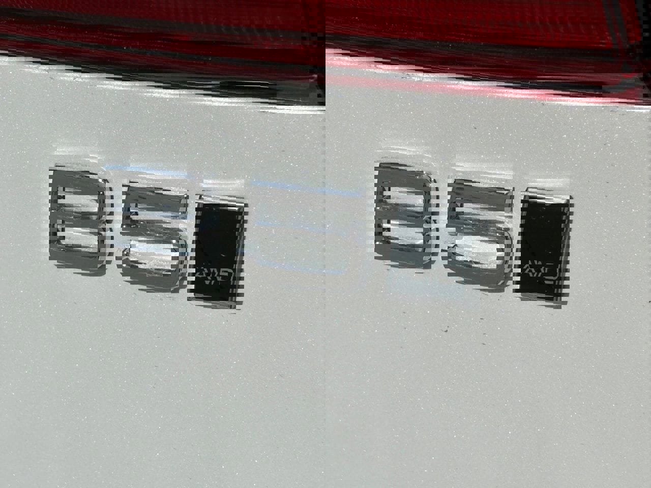 New 2026 Volvo XC60 B5 Plus w/ Protection Package Premier image 8