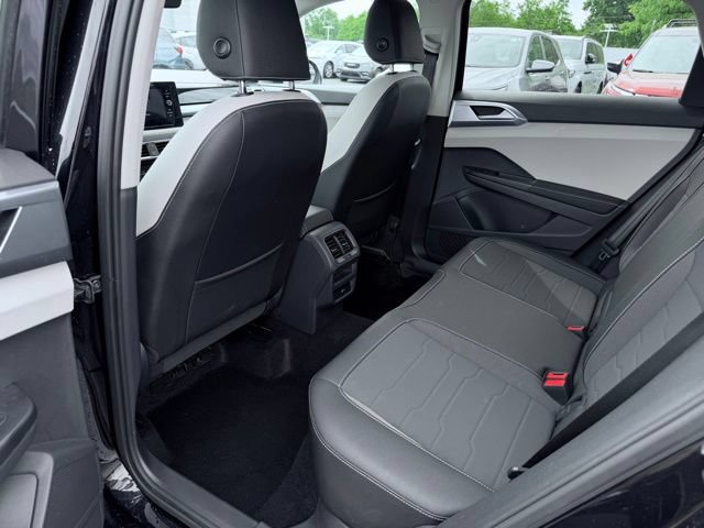 Used 2025 Volkswagen Taos SE AWD/4WD image 18