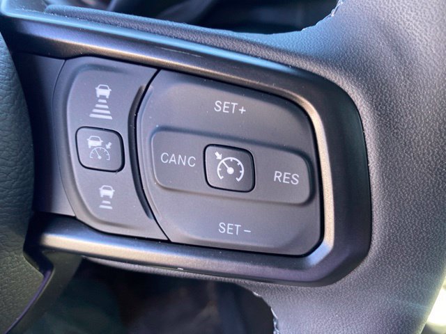 Used 2025 Jeep Wrangler Unlimited Rubicon w/ Safety Group AWD/4WD image 17