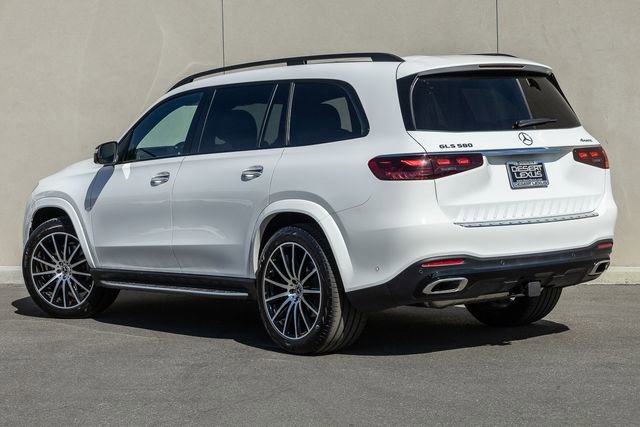 Used 2025 Mercedes-Benz GLS 580 4MATIC image 3