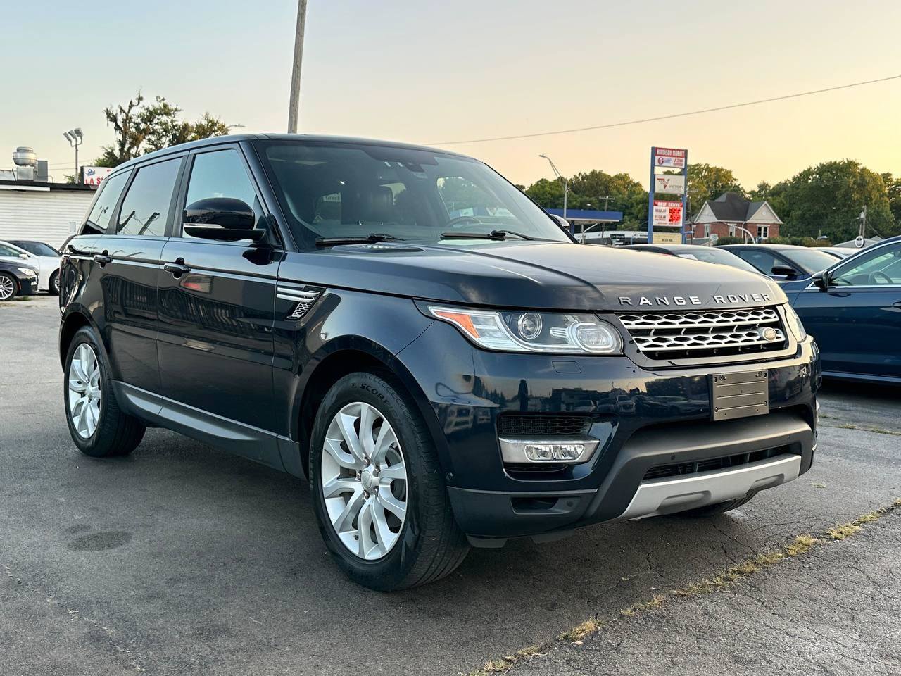 Used 2015 Land Rover Range Rover Sport HSE AWD/4WD image 12