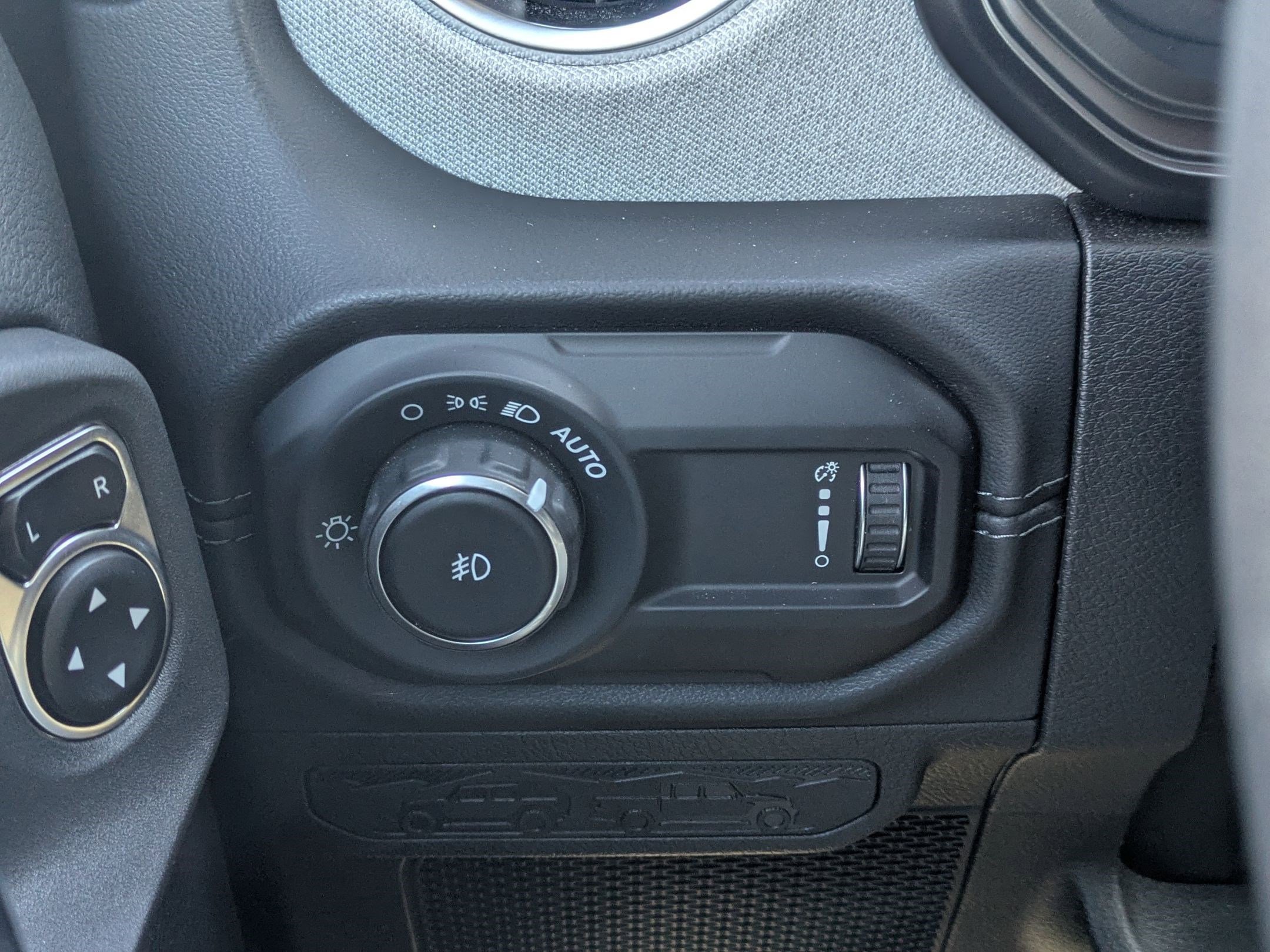 Used 2024 Jeep Wrangler Sahara w/ Safety Group image 15