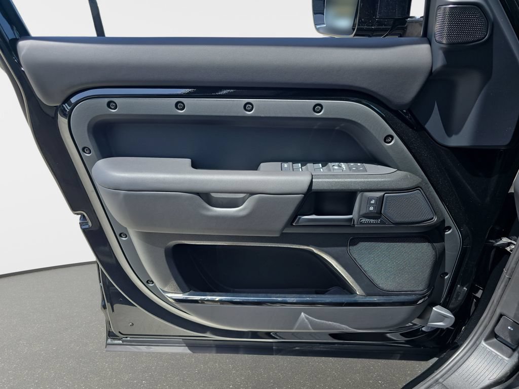 New 2026 Land Rover Defender 110 OCTA AWD/4WD image 28