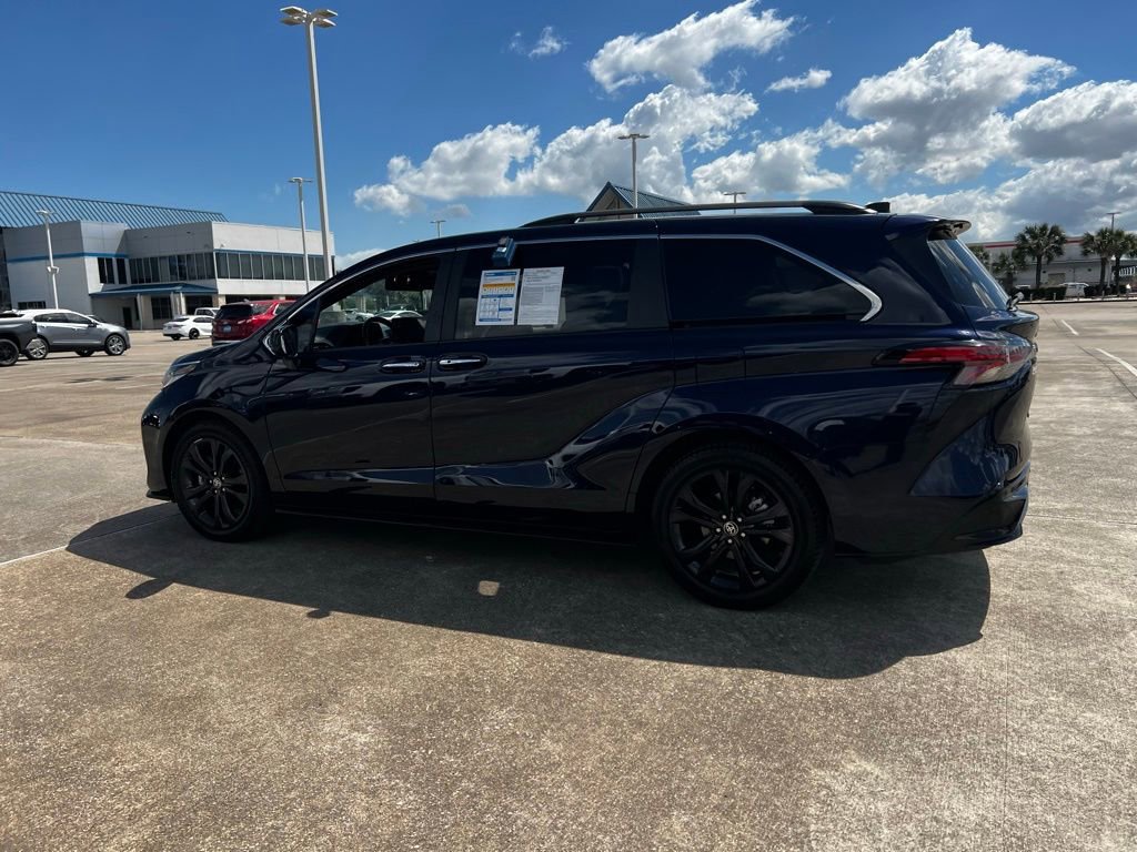 Used 2022 Toyota Sienna XSE image 28