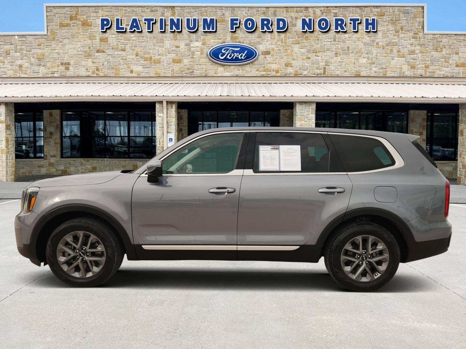 Used 2024 Kia Telluride LX FWD video 3