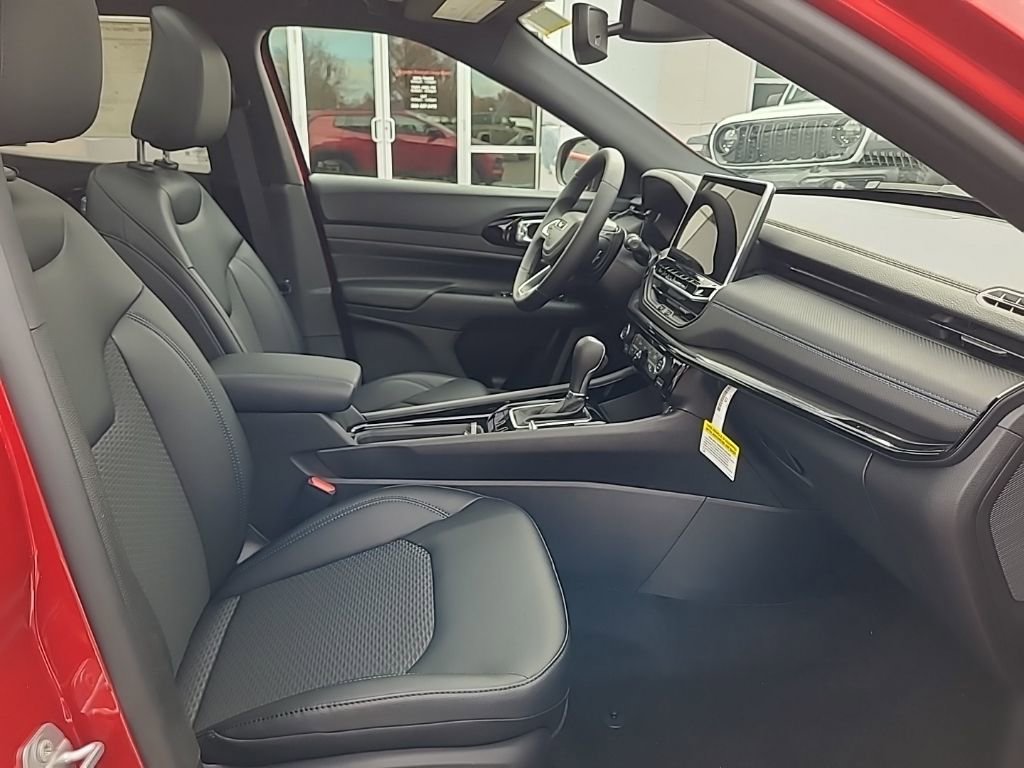 New 2026 Jeep Compass Latitude w/ Sun and Sound Group image 34