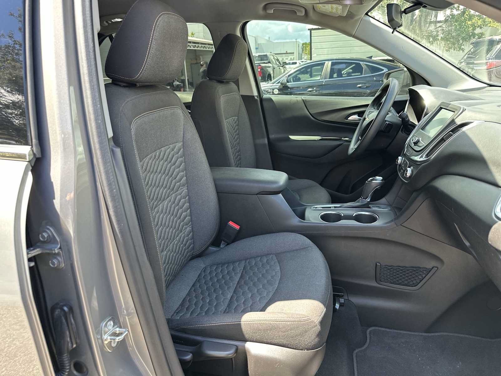 Used 2018 Chevrolet Equinox LT FWD image 19