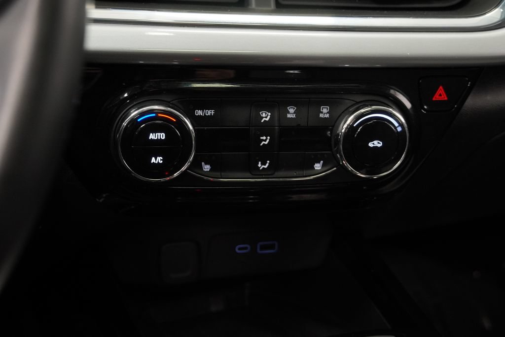 Certified 2024 Chevrolet Trax LT w/ Sunroof Package FWD image 21