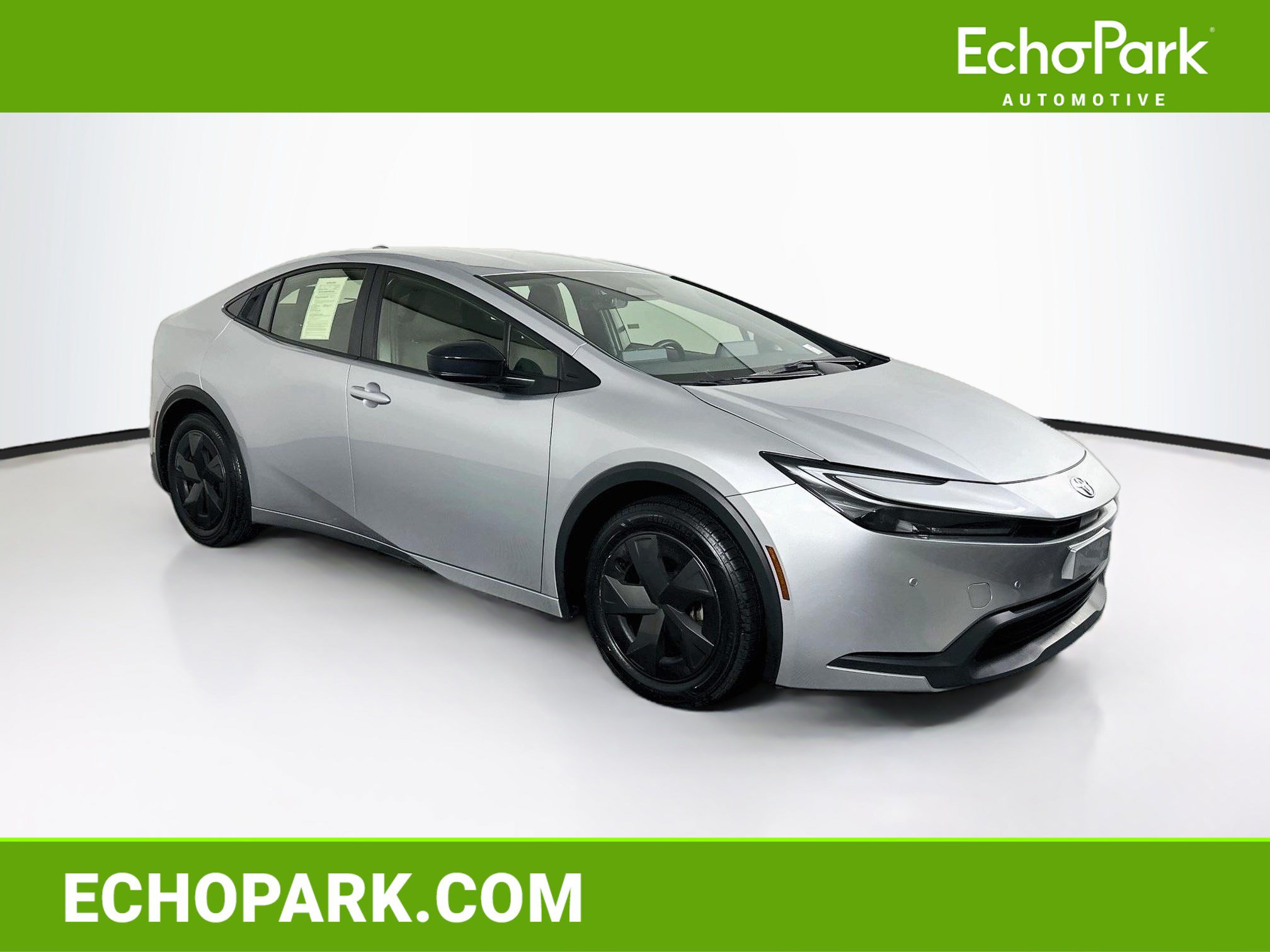 Used 2025 Toyota Prius LE FWD image 1