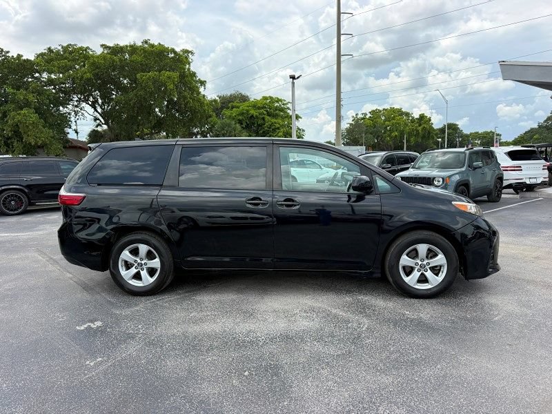 Used 2019 Toyota Sienna L FWD image 4