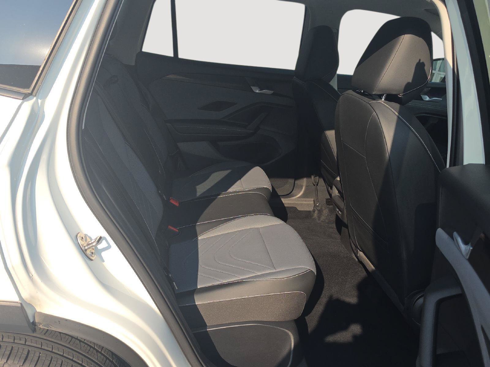 Certified 2025 Volkswagen Tiguan SE AWD/4WD image 11