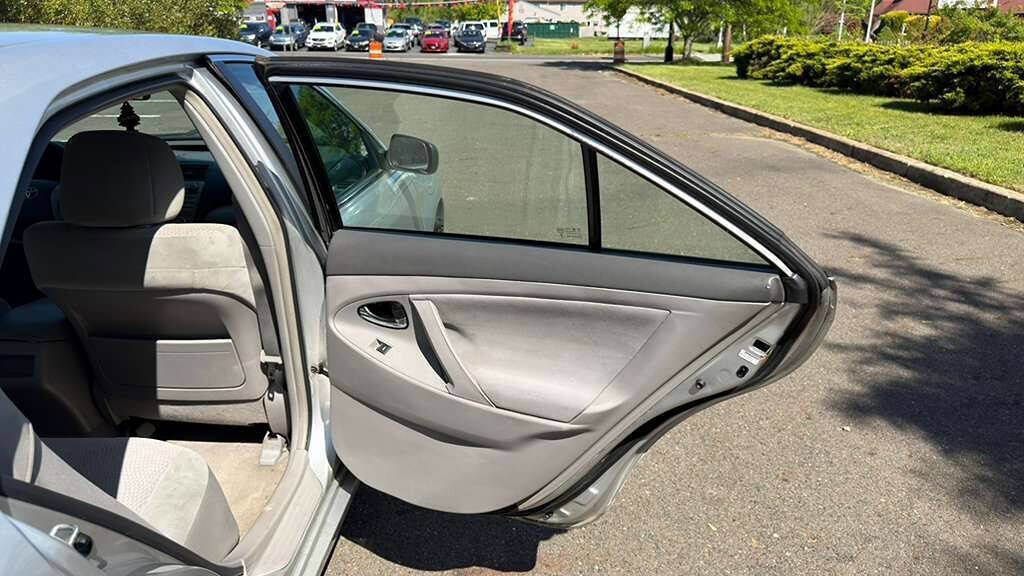 Used 2011 Toyota Camry LE FWD image 23