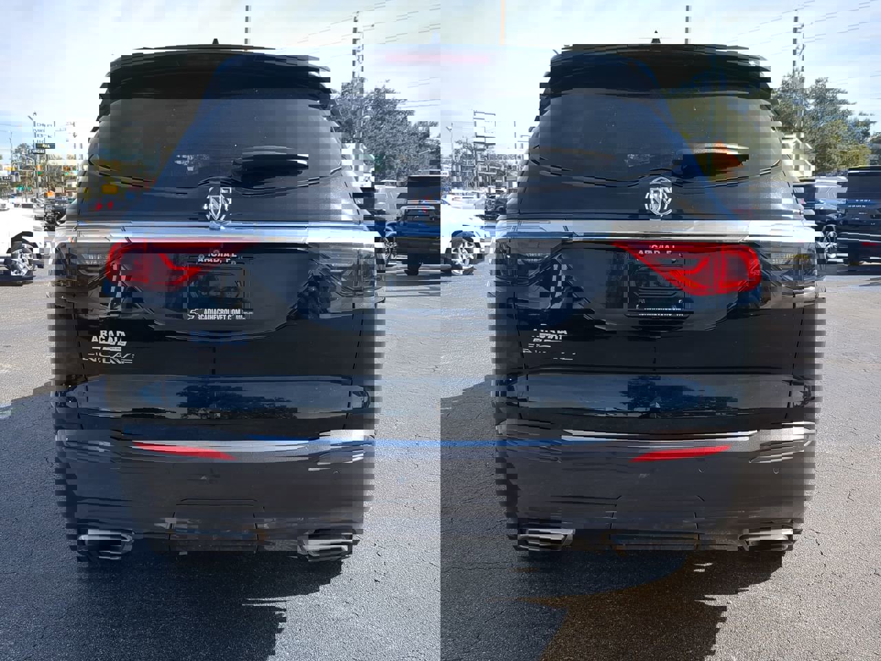 Used 2022 Buick Enclave Essence image 5