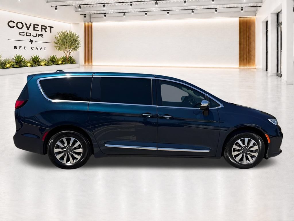 Used 2023 Chrysler Pacifica Limited FWD image 17