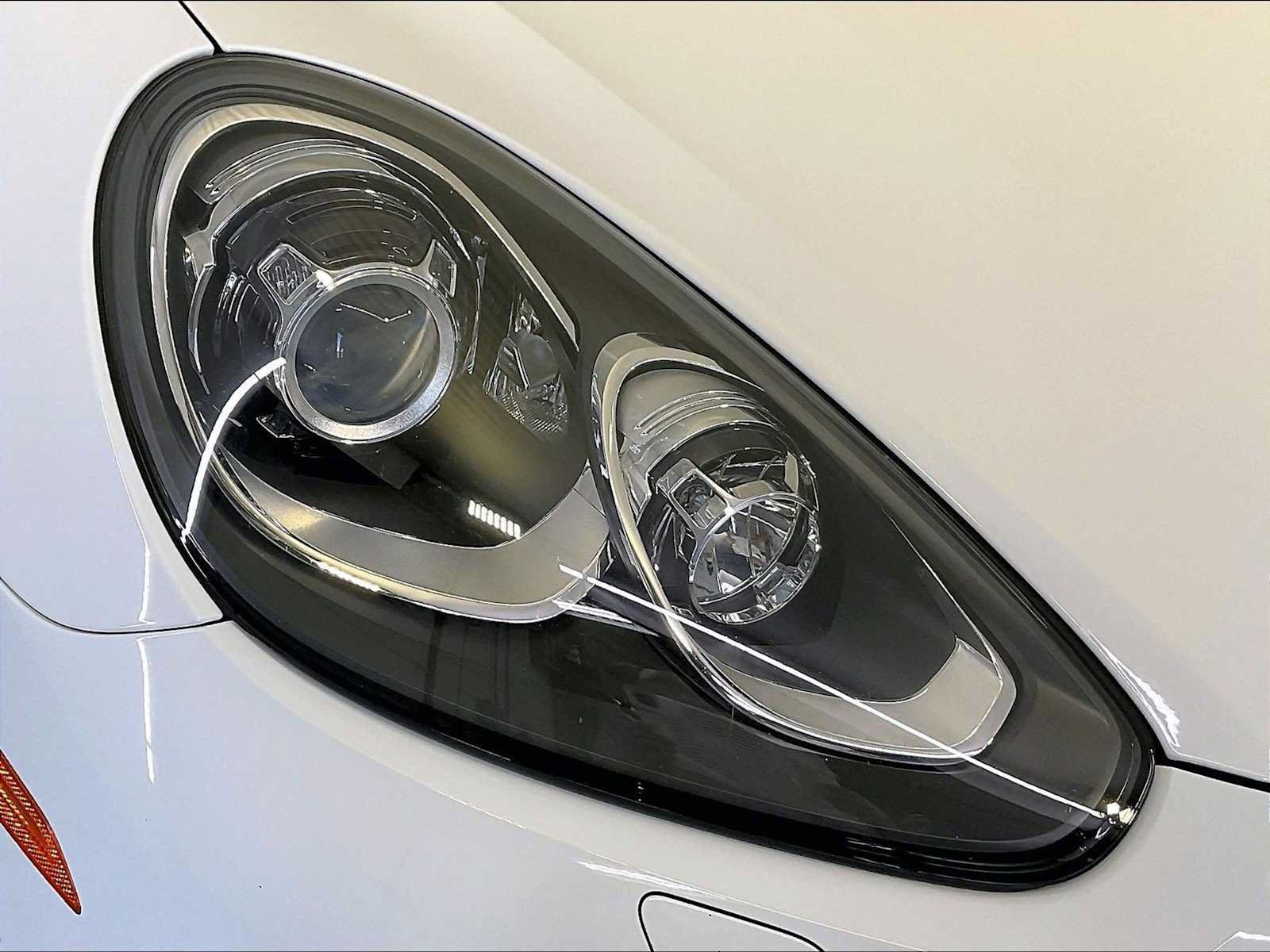 Used 2017 Porsche Cayenne Platinum Edition AWD/4WD image 12