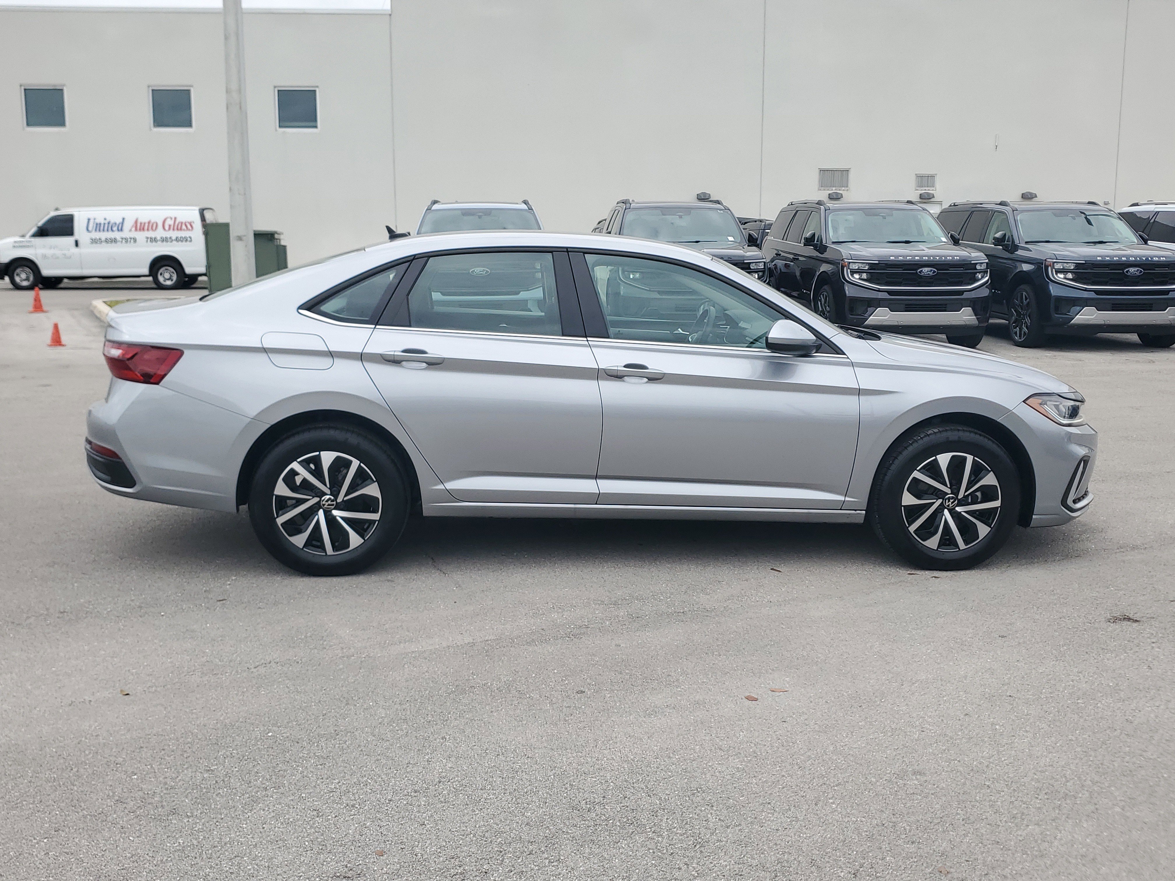 Used 2025 Volkswagen Jetta S image 4