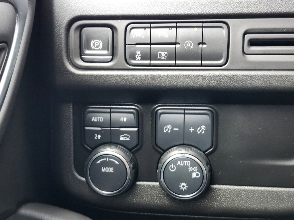 Used 2024 Chevrolet Suburban RST w/ Luxury Package image 24