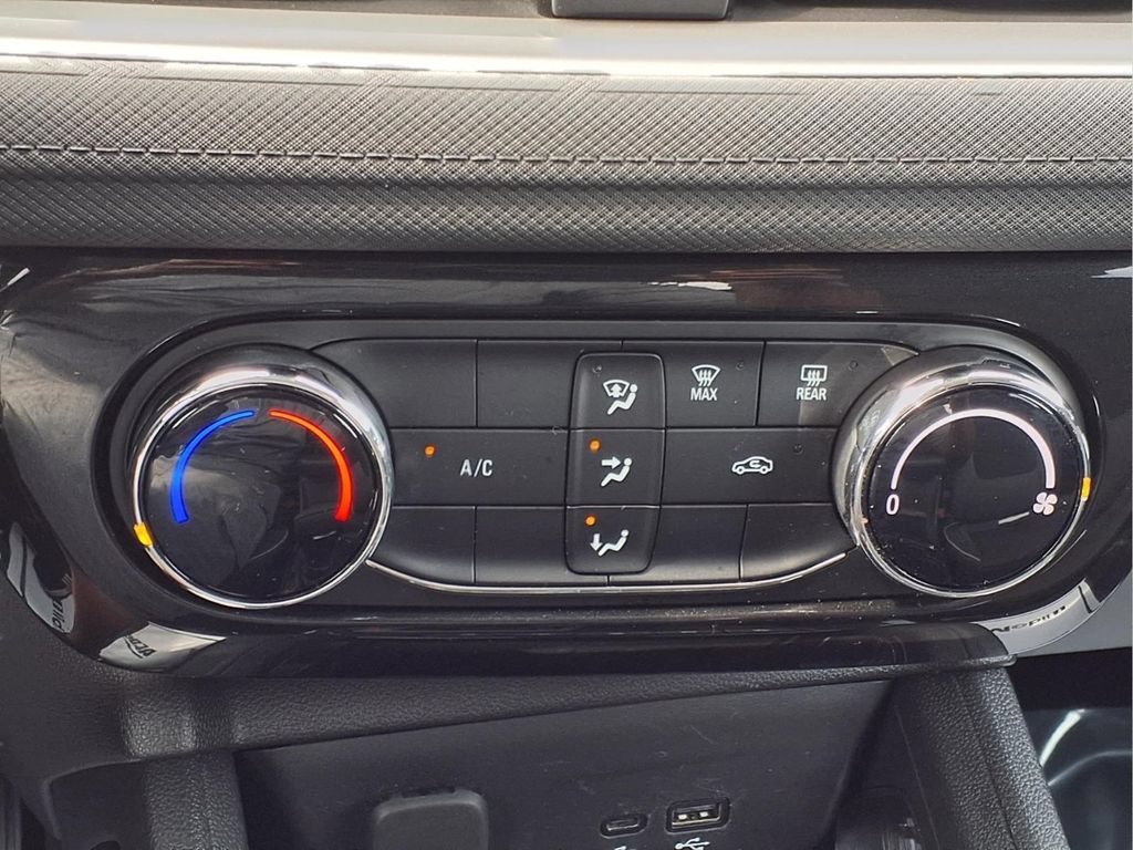 Used 2025 Chevrolet TrailBlazer LT FWD image 12