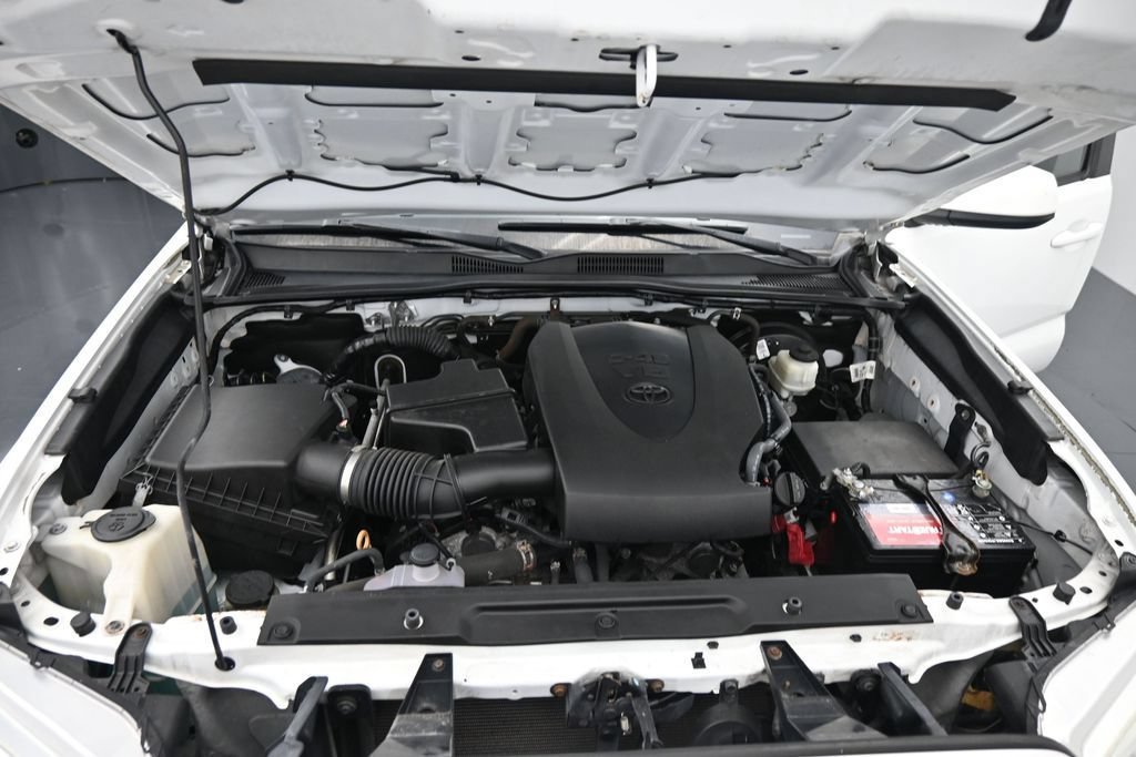 Used 2020 Toyota Tacoma SR5 AWD/4WD image 14